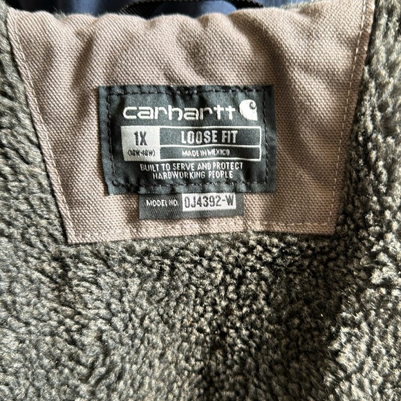Women's light gray/purple -ish Carhartt coat, says size 1X but feels smaller - Picture 6 of 7